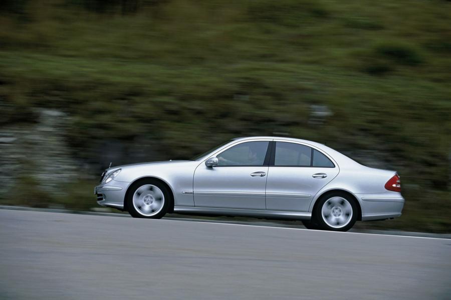  Mercedes-Benz E-Class 2002 года  (фото 41 из 448)